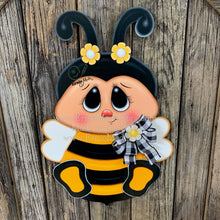 Load image into Gallery viewer, BEE door hanger, Bee decoration, Bee wreath, Wooden Bee sign, Bumble Bee decor, Bee, Baby bee room decor, Summer door hanger for front door