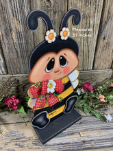 Load image into Gallery viewer, Bee decoration, Bee arrangement for table, bee shelf sitter, kitchen island decoration for summer, cute Bumble Bee, Queen bee, garden decor