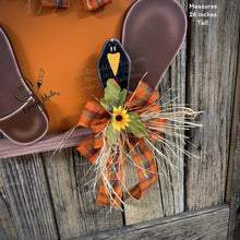 Load image into Gallery viewer, Fall door hanger, Scarecrow door decor, Scarecrow porch decor, Thanksgiving Door Hanger, Halloween door hanger, Sitting Scarecrow with hat
