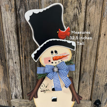Load image into Gallery viewer, Wooden Snowman decoration, Winter door hanger, Large Snowman wreath for front door, Christmas porch decoration, Primitive snowman door decor