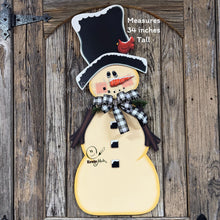 Load image into Gallery viewer, Wooden Snowman decoration, Winter door hanger, Large Snowman wreath for front door, Christmas porch decoration, Primitive snowman door decor