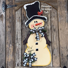 Load image into Gallery viewer, Wooden Snowman decoration, Winter door hanger, Large Snowman wreath for front door, Christmas porch decoration, Primitive snowman door decor