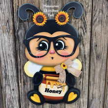 Load image into Gallery viewer, BEE door hanger, Bee decoration, Bee wreath, Wooden Bee sign, Bumble Bee decor, Bee, Baby bee room decor, Summer door hanger for front door