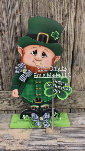 St. Patrick's Day Decoration, cute Leprechaun with Shamrock, wooden leprechaun, Shamrock decoration, Irish Shelf sitter, green Shamrock sign