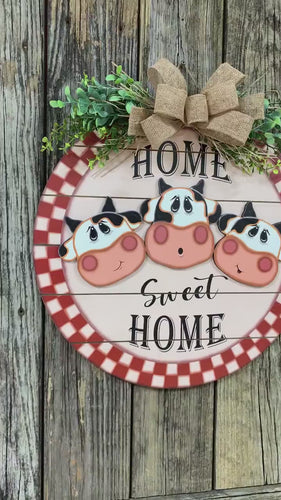 Front door hanger, Farmhouse cow door decor, Wood round, shiplap decor, Housewarming gift, Cow wreath, Cow decor, Farm door sign with cows