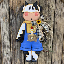 Load image into Gallery viewer, Farmhouse cow door hanger, Cow decoration, Wooden Cow sign, Cow door hanger, Farmhouse wall decor, Bovine decor, Farm Cow wreath attachment
