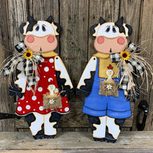 Load image into Gallery viewer, Farmhouse cow door hanger, Cow decoration, Wooden Cow sign, Cow door hanger, Farmhouse wall decor, Bovine decor, Farm Cow wreath attachment