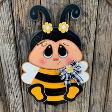 Load image into Gallery viewer, BEE door hanger, Bee decoration, Bee wreath, Wooden Bee sign, Bumble Bee decor, Bee, Baby bee room decor, Summer door hanger for front door