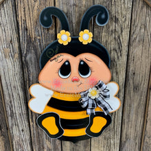 Load image into Gallery viewer, BEE door hanger, Bee decoration, Bee wreath, Wooden Bee sign, Bumble Bee decor, Bee, Baby bee room decor, Summer door hanger for front door
