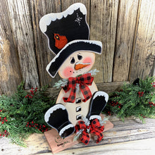 Load image into Gallery viewer, Snowman decoration, Snowman centerpiece, Winter decoration, Snowman decor, Snowman, Red Cardinal centerpiece, Snowman wreath, Wooden snowman
