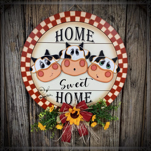 Front door hanger, Farmhouse cow door decor, Wood round, shiplap decor, Housewarming gift, Cow wreath, Cow decor, Farm door sign with cows