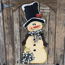 Load image into Gallery viewer, Wooden Snowman decoration, Winter door hanger, Large Snowman wreath for front door, Christmas porch decoration, Primitive snowman door decor
