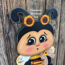 Load image into Gallery viewer, BEE door hanger, Bee decoration, Bee wreath, Wooden Bee sign, Bumble Bee decor, Bee, Baby bee room decor, Summer door hanger for front door
