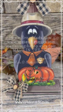 Load and play video in Gallery viewer, Fall Crow decoration, funny Crow on pumpkin Patch sign, wooden Fall shelf sitter, Halloween, Primitive Harvest Crow and corn, Farmhouse crow
