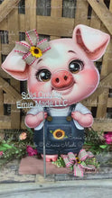 Load and play video in Gallery viewer, Farmhouse centerpiece, pig decoration, Pig sign, Wooden pig shelf sitter, Country style pig decoration, Baby pig decor, farmhouse decoration
