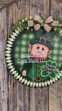 Load and play video in Gallery viewer, St. Patrick&#39;s Day Decoration, Leprechaun door hanger, Shamrock door Hanger, Wood leprechaun with Shamrock sign, St. Patrick&#39;s Wreath, Irish
