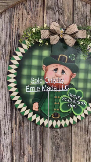 St. Patrick's Day Decoration, Leprechaun door hanger, Shamrock door Hanger, Wood leprechaun with Shamrock sign, St. Patrick's Wreath, Irish