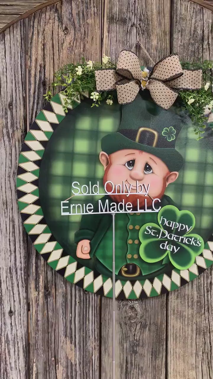 St. Patrick's Day Decoration, Leprechaun door hanger, Shamrock door Hanger, Wood leprechaun with Shamrock sign, St. Patrick's Wreath, Irish