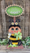 Load and play video in Gallery viewer, Bee decoration, Wood Bee with stand, Queen bee, Bumble Bee, Summer porch decor, Bee floral arrangement, daisies, hello summer sign for home
