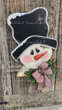 Load and play video in Gallery viewer, Snowman door hanger, Christmas door hanger, Snowman wreath, Wooden Snowman decor, Large Snowman Head for front door, Wood Christmas Snowman
