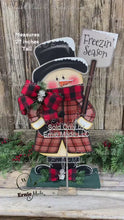 Load and play video in Gallery viewer, Snowman decoration, Snowman wood decor, Primitive Christmas Snowman, wood Snowman with base, Winter porch decoration, Christmas Wood decor
