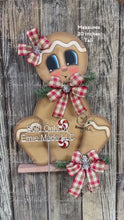 Load and play video in Gallery viewer, Gingerbread Decoration, Christmas door hanger, Gingerbread Christmas wreath for front door, gingerbread man, vintage Christmas sign for door
