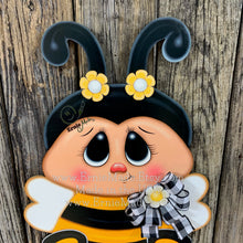 Load image into Gallery viewer, BEE door hanger, Bee decoration, Bee wreath, Wooden Bee sign, Bumble Bee decor, Bee, Baby bee room decor, Summer door hanger for front door
